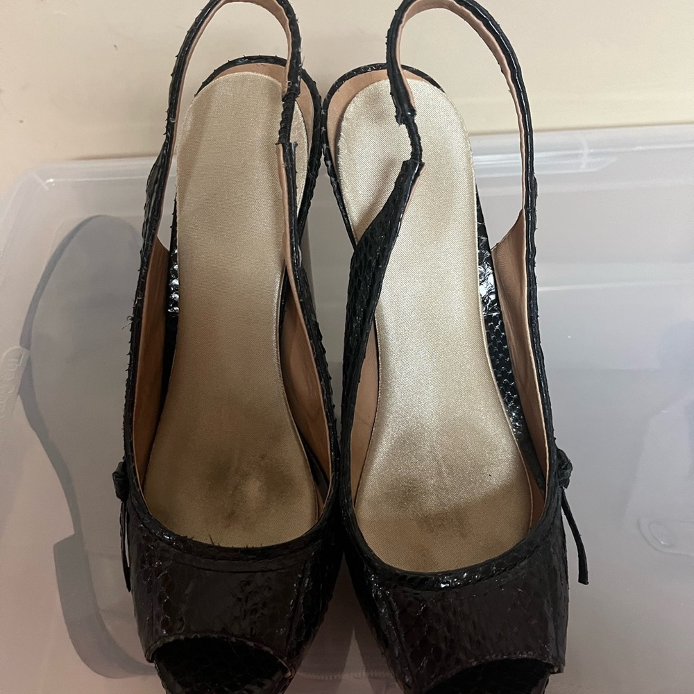Ann Taylor Black patten leather heels
